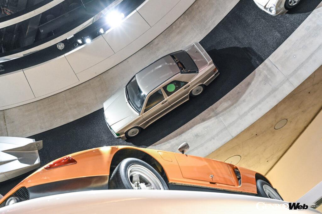 シュトゥットガルトのメルセデス・ベンツ・ミュージアムで展示されている、「メルセデス・ベンツ190 E 2.3-16」。