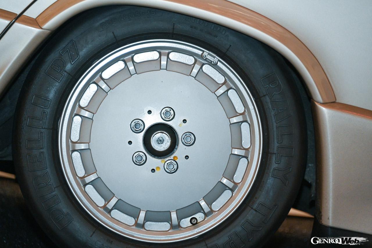 シュトゥットガルトのメルセデス・ベンツ・ミュージアムで展示されている、「メルセデス・ベンツ190 E 2.3-16」。