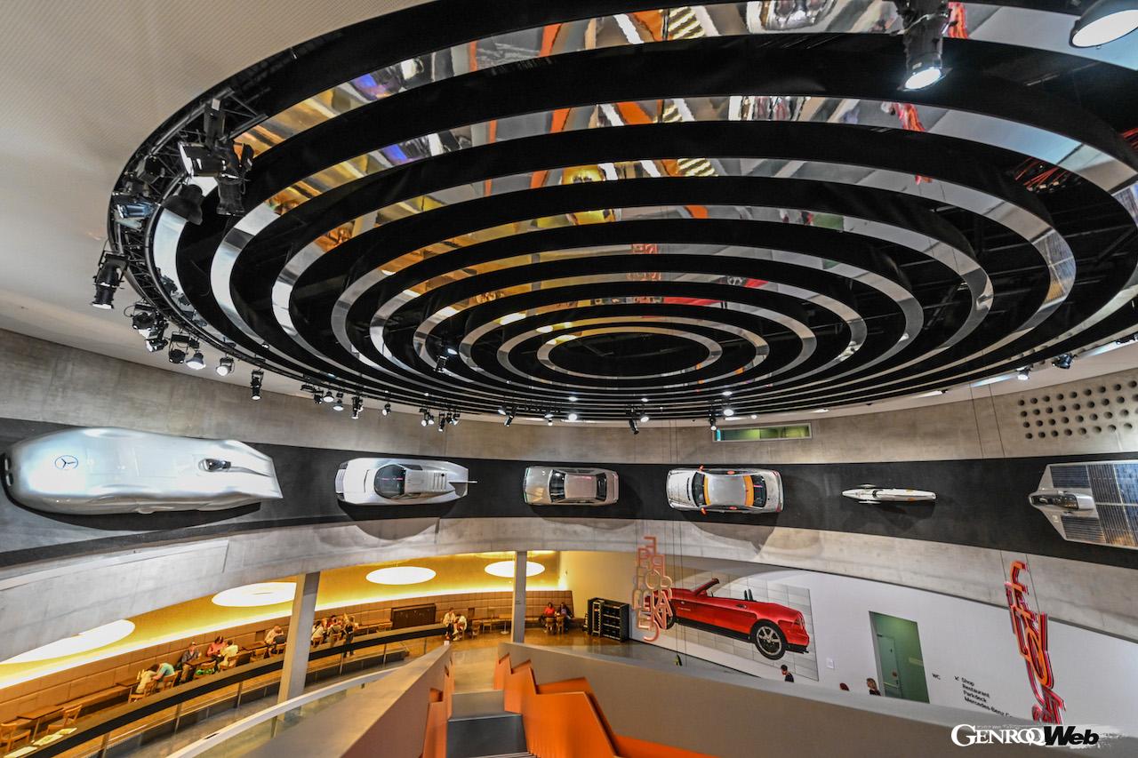 シュトゥットガルトのメルセデス・ベンツ・ミュージアムで展示されている、「メルセデス・ベンツ190 E 2.3-16」。