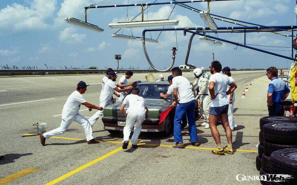 イタリア・ナルドで連続走行記録更新に挑んだ、「メルセデス・ベンツ190 E 2.3-16」レコードカー。