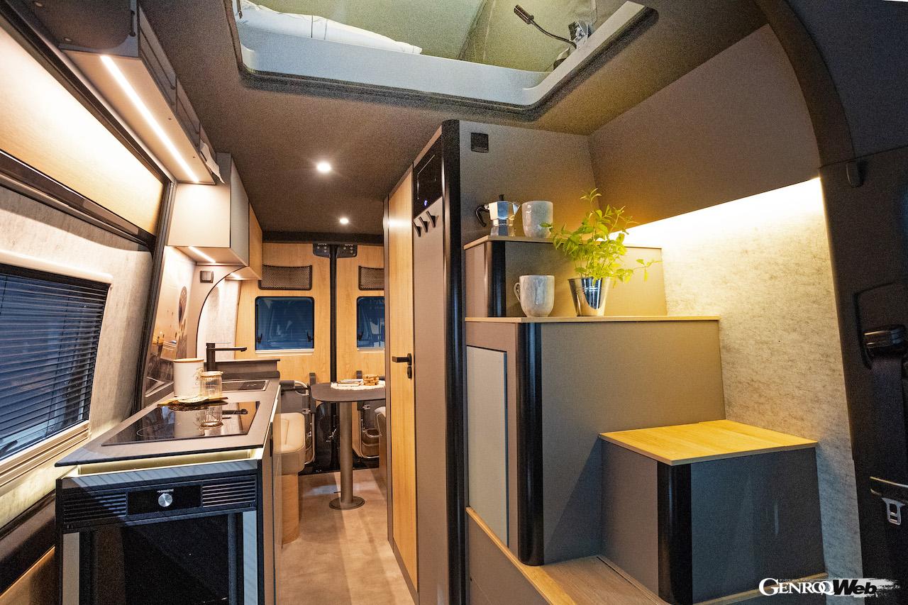 キャラバン・サロン・デュッセルドルフには、様々なサードパーティが開発した、メルセデス・ベンツ スプリンター・ベースの大型キャンパーも展示されている。