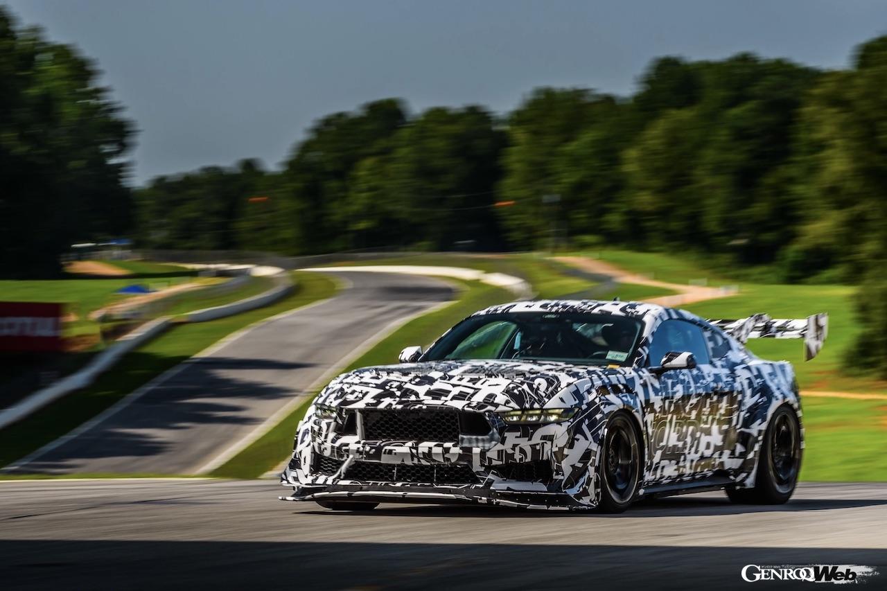 公道走行可能なGT3マシンとして開発された「フォード マスタング GTD」のテストシーン。