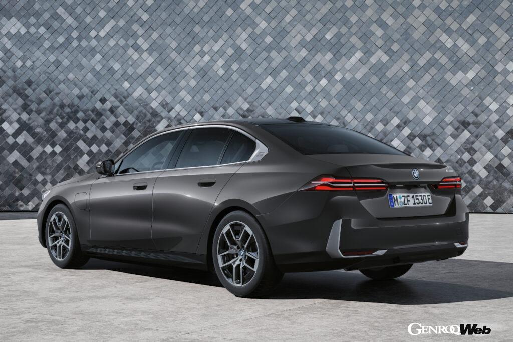 523iの最高出力は190PSだが、一方のi5は最高出力340PSと圧倒的なスペックが与えられる。