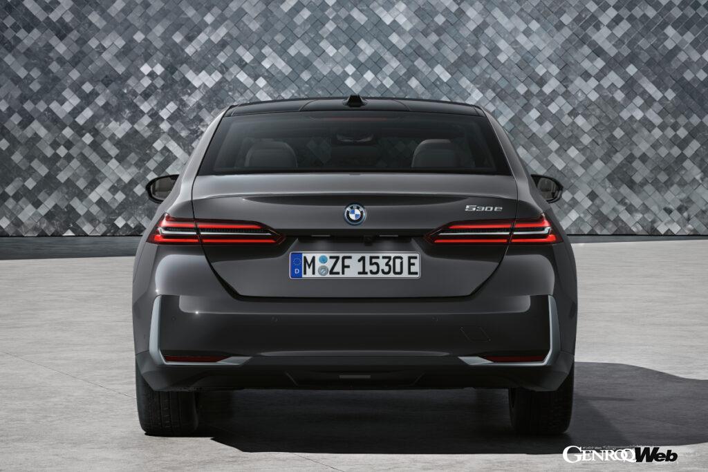 523iとi5の価格差は164万円でi5が高い。電動車ということと、5”23”iとeDrive”40”という数字からも車格の違いがわかる。