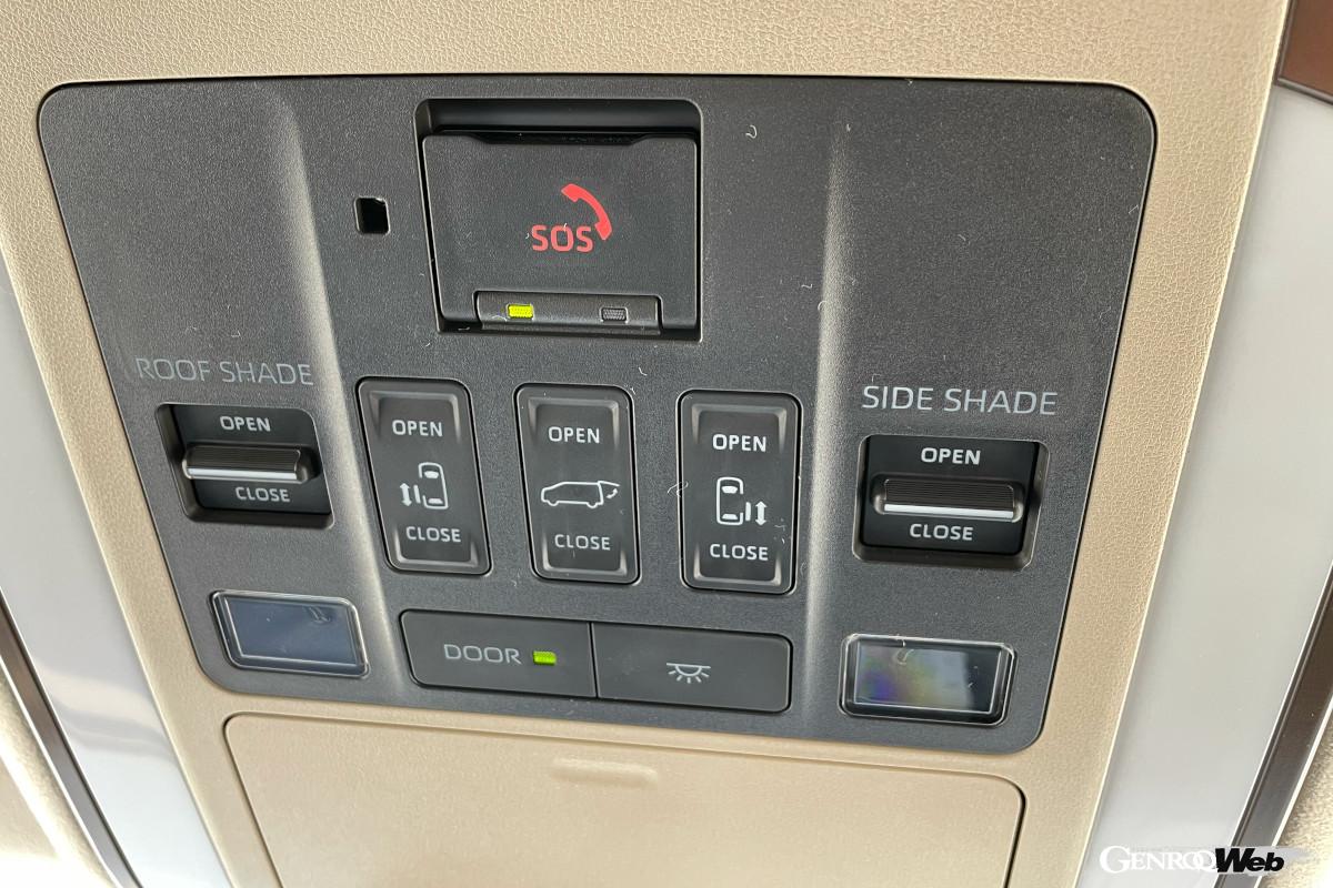 前席頭上に設置された左右スライドドアのスイッチは、先代から採用されているもの。ここにはルーフとサイドウインドウのサンシェードスイッチもあります。