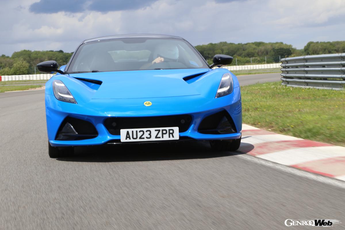 今回の試乗車はアイバッハのコイルスプリングとビルシュタインのショックアブソーバーを備えるスポーツシャシーがインストールされた個体だった。タイヤもミシュラン・パイロットスポーツカップ2 LTSが装着される。