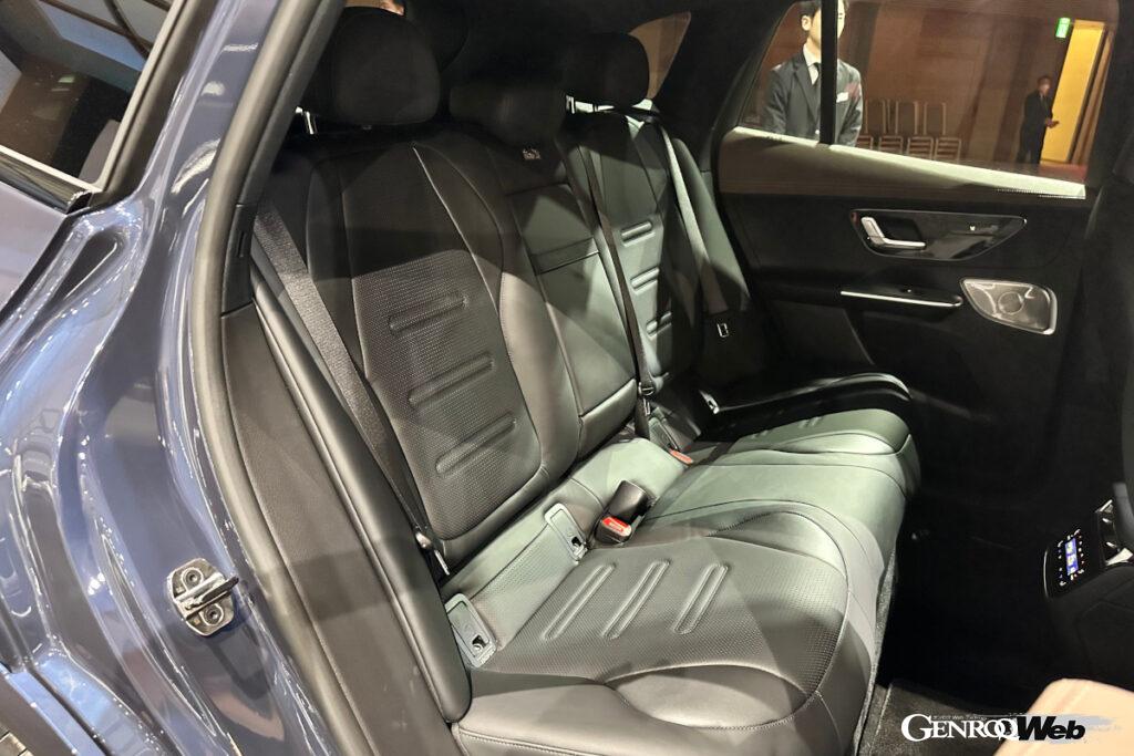 インテリアの素材には、リサイクル材や再生可能原材料など、サスティナブルなマテリアルを積極的に導入。ルーフライナーとピラートリム表面の素材は、40％リサイクルペットボトルフレークが採用されている。