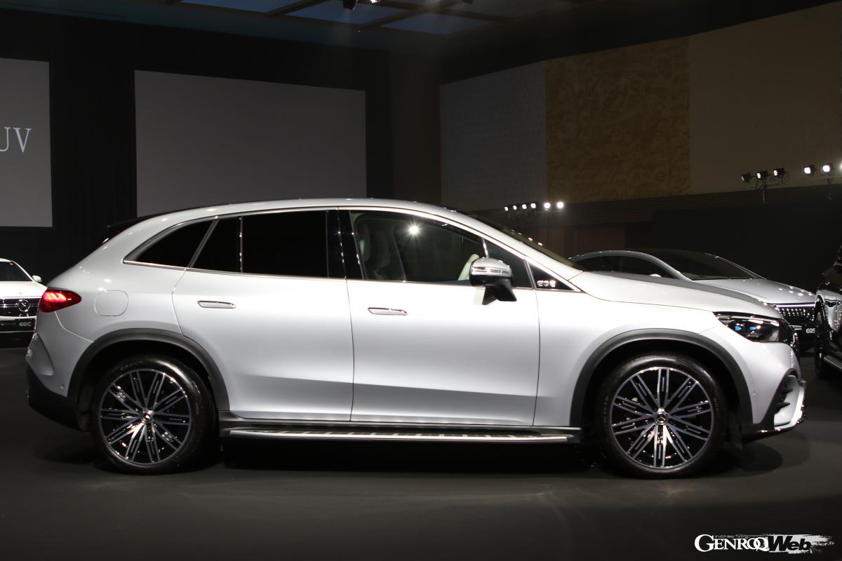 EQE SUVは、前後アクスルに電動パワートレイン「eATS」を搭載する、全輪駆動モデル。最高出力は292PS・最大トルクは765Nmという十分なパワーが確保された。