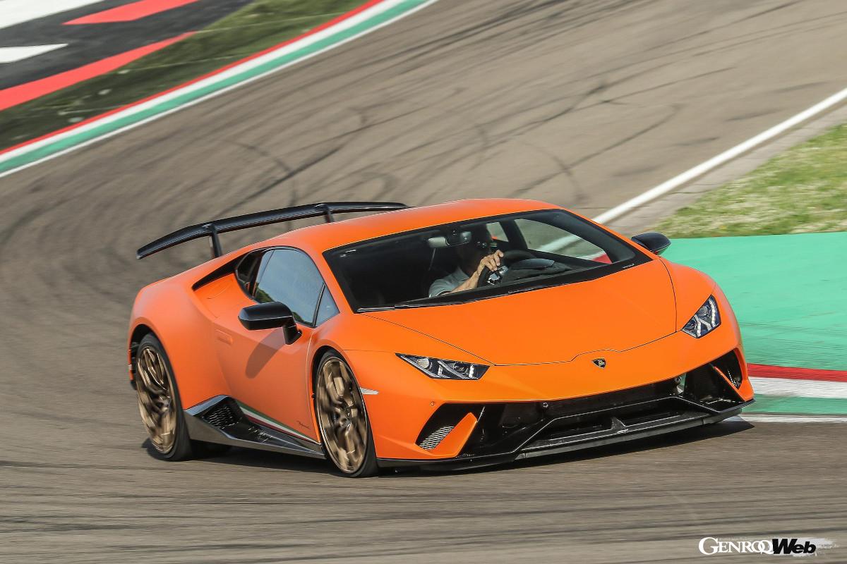 30PSアップの640PSとなった「LP640-4ペルフォルマンテ」。走行状況に応じて空力特性を制御するALAを導入するなどさまざまな新技術が導入された。