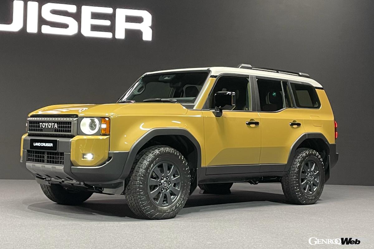 丸目ライトになるだけでレトロな雰囲気に。ルーフがホワイトの2トーンカラーを採用。