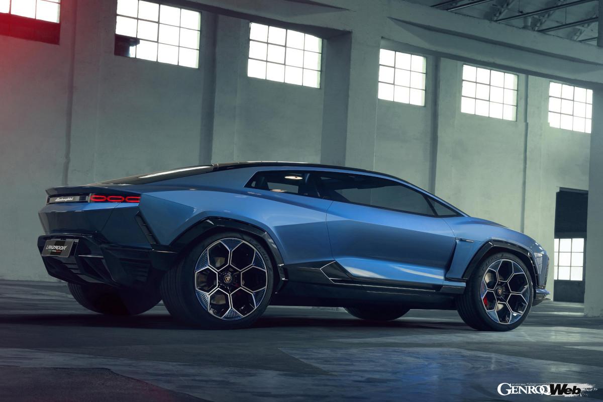 エストーケにも通じるワイドで力強い前後フェンダー。ランボルギーニ・チェンロトスティーレのチーフスタイリスト、ミティア・ボルケルトの手になるデザイン。