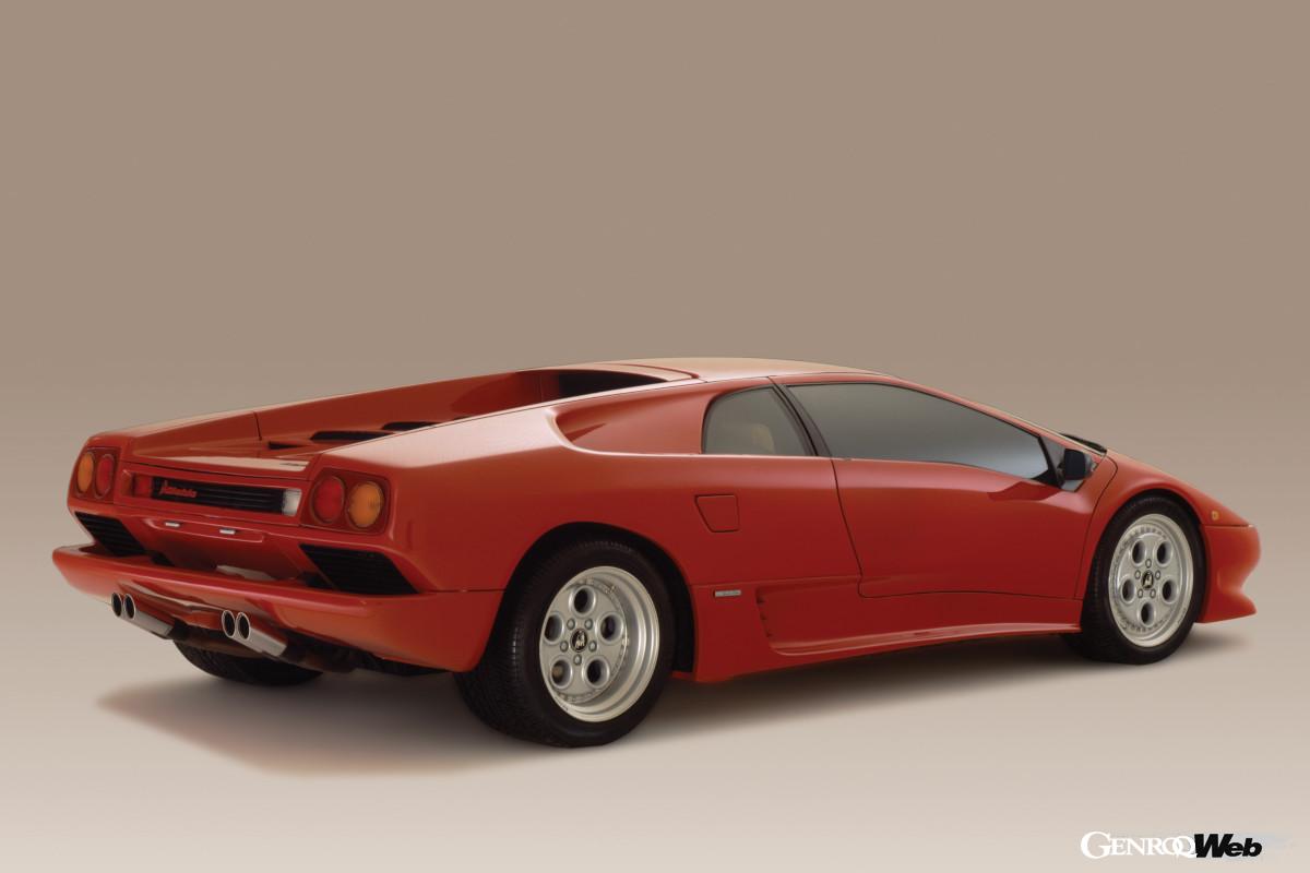 カウンタックの後を受けて1990年に登場したディアブロ。ランボルギーニが経営的に安定していなかった時期で、ラインナップはこのディアブロのみだった。