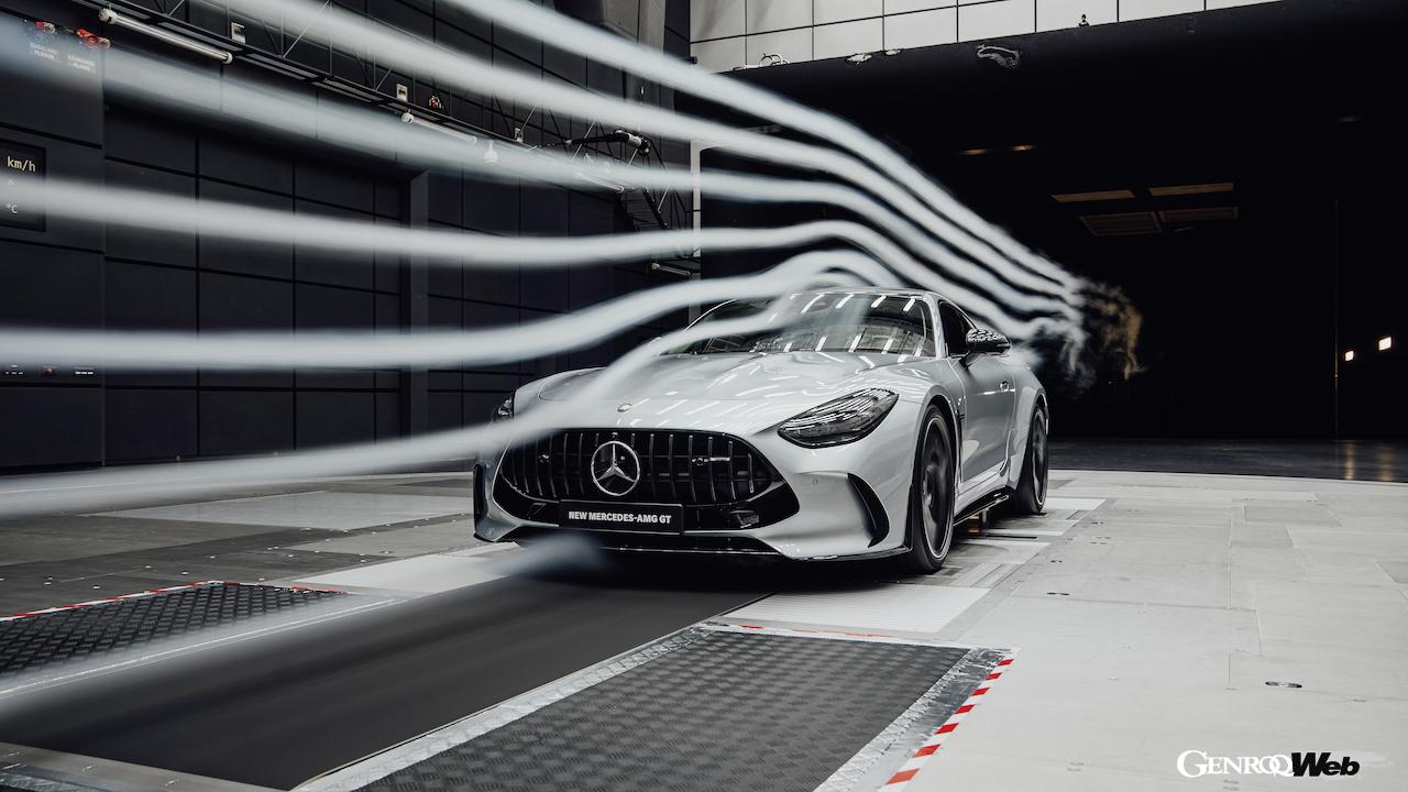 エアロダイナミクスを徹底的に追求した、新型「メルセデスAMG GT クーペ」。