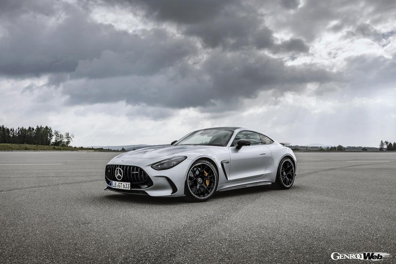 新型「メルセデスAMG GT クーペ」のエクステリア。