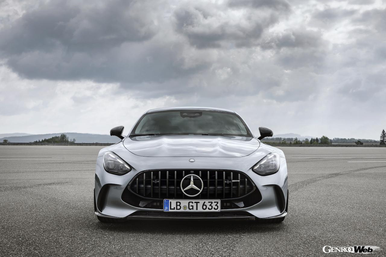 新型「メルセデスAMG GT クーペ」のエクステリア。