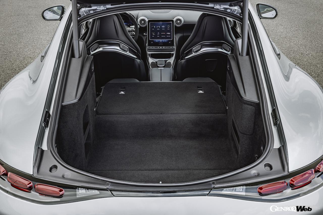 新型「メルセデスAMG GT クーペ」のラゲッジスペース。