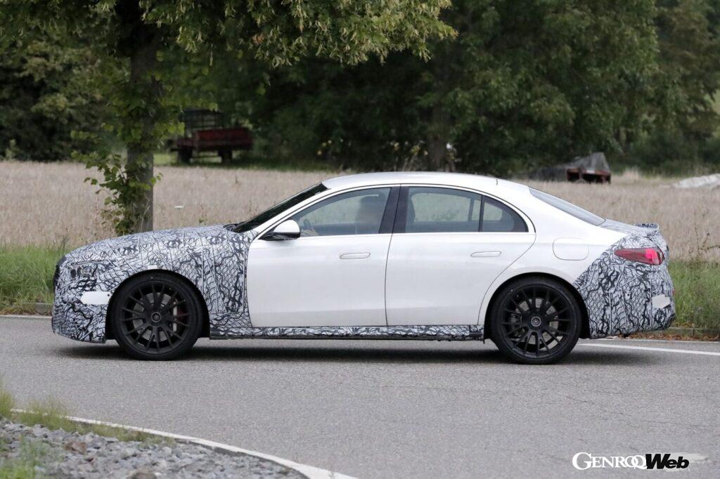 エンジンは2リッター4気筒ターボをPHEV化したものが搭載されるだろう。