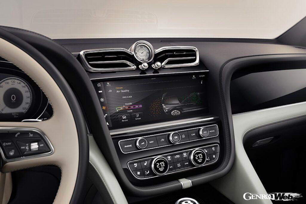 新たに導入されたエアーコンディショナーは、粒子状物質センサーを用いて車内外の空気の質を測定。汚染物質を検出すると、外気モードから内気循環モードへと自動的に切り替わる。