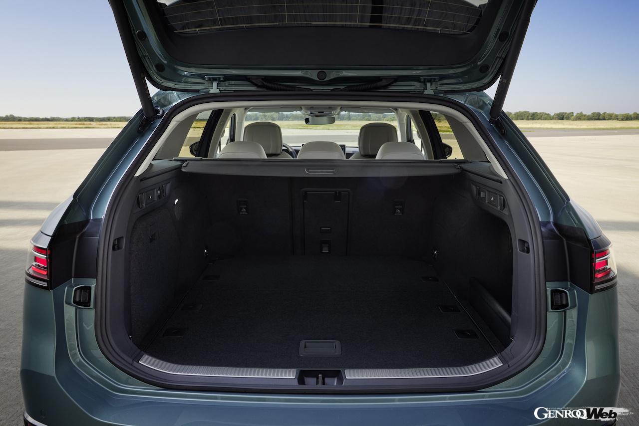 8代目へと進化を果たした「フォルクスワーゲン パサート ヴァリアント」のラゲッジルーム。