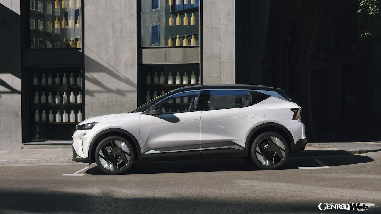 ル電動クロスオーバー「ルノー セニック E-Tech エレクトリック」の走行シーン。