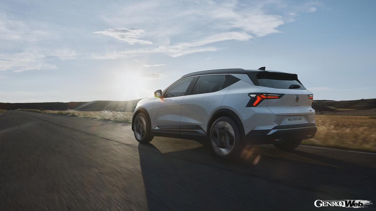 ル電動クロスオーバー「ルノー セニック E-Tech エレクトリック」の走行シーン。