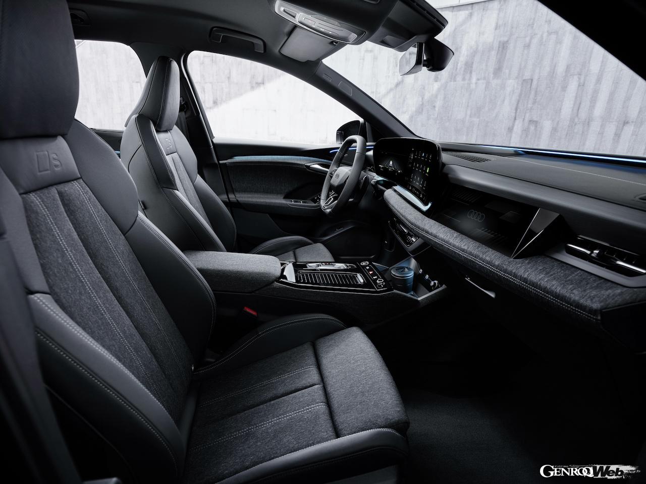 アウディが新たに開発した新世代インテリア・デザインが導入された「Q6 e-tron」。