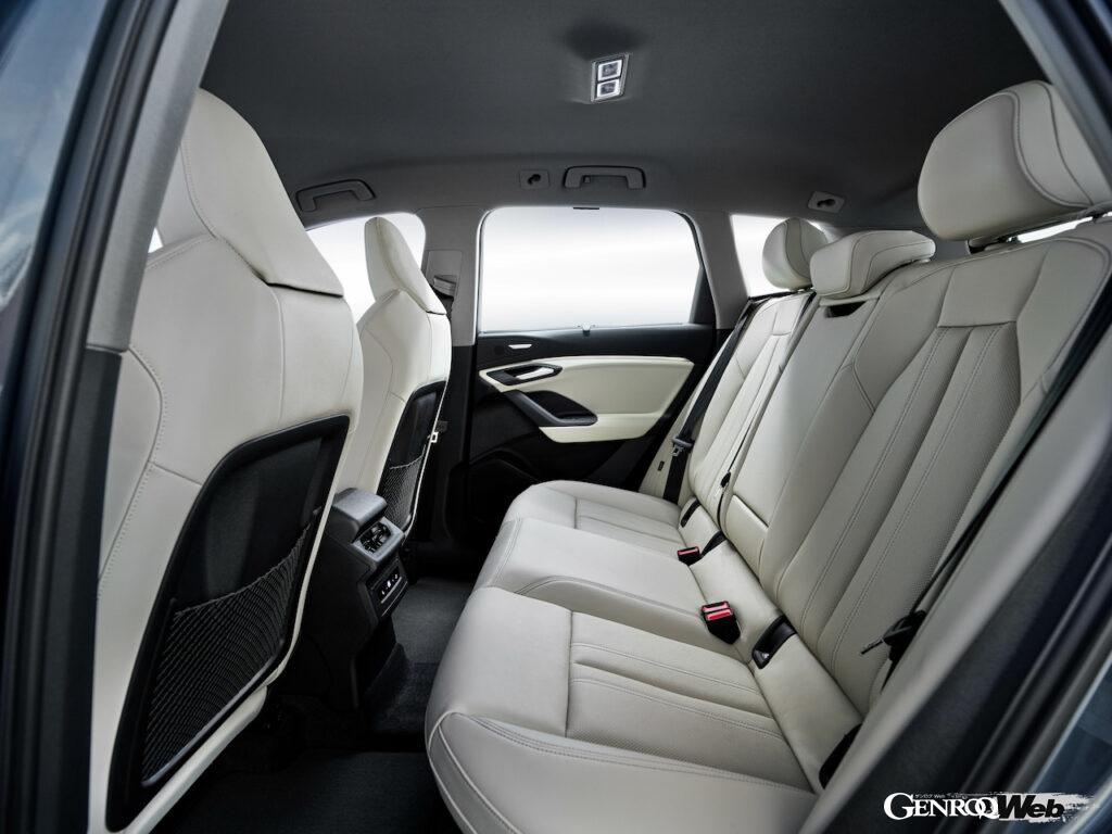 アウディが新たに開発した新世代インテリア・デザインが導入された「Q6 e-tron」。