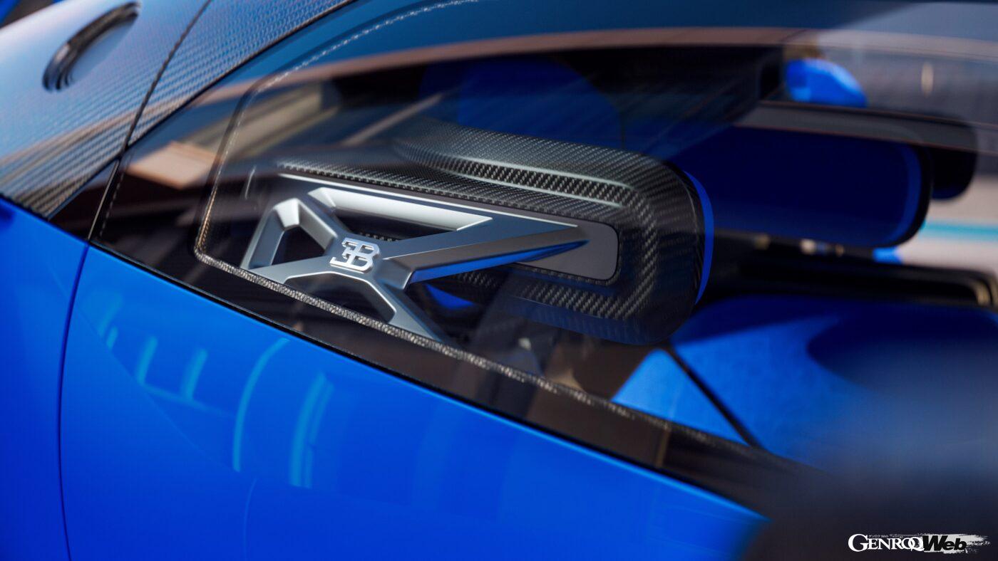 現在、2024年のデリバリーに向けて、開発が続けられているブガッティ ボリードのカーボンファイバー製ものコック。