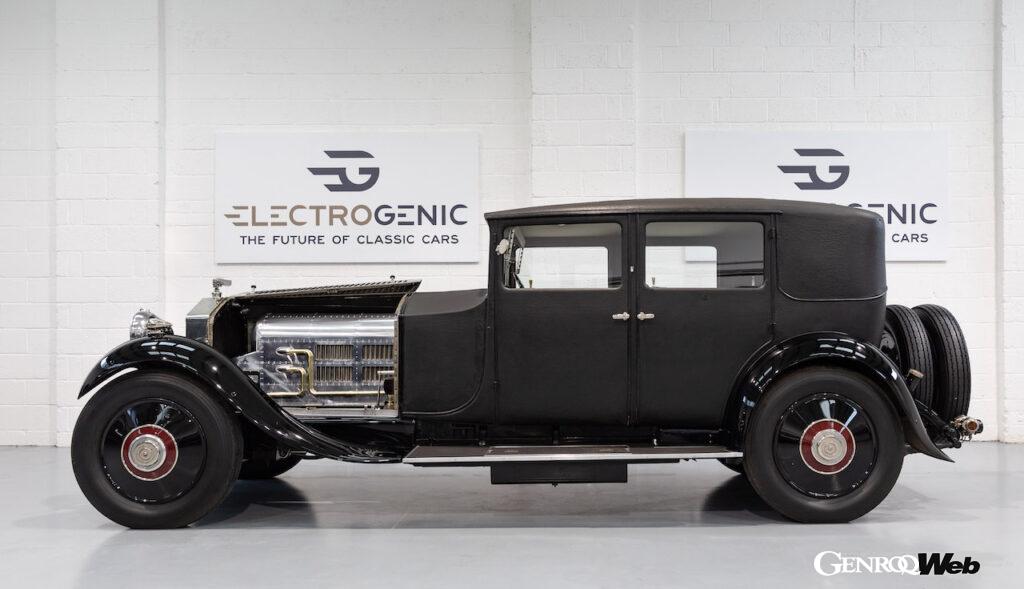 エレクトロジェニックのフル電動「ロールス・ロイス ファントム Ⅱ」のエンジンルームに搭載されたバッテリー。