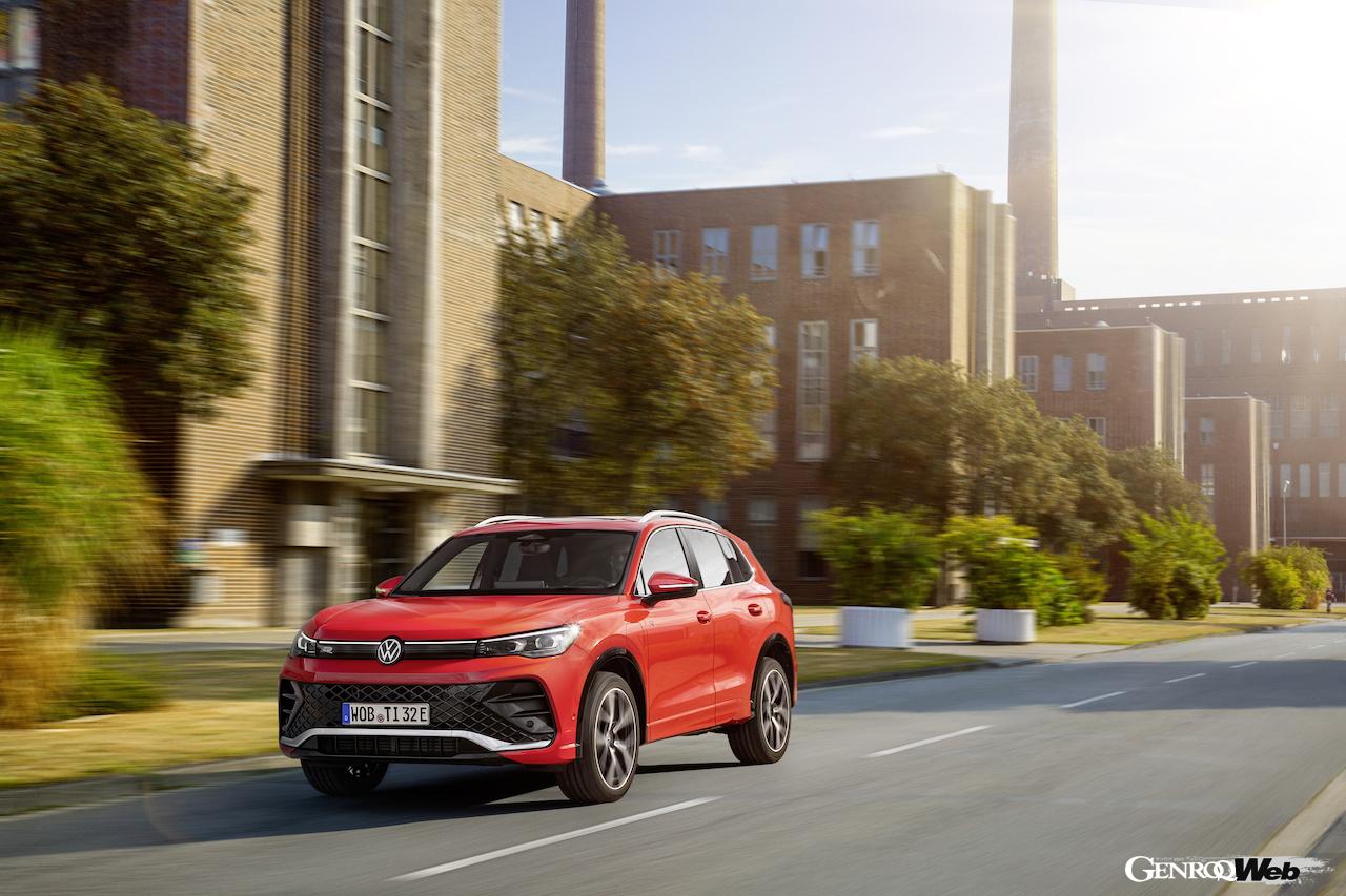 3代目へと進化を果たした「フォルクスワーゲン ティグアン」の走行シーン。