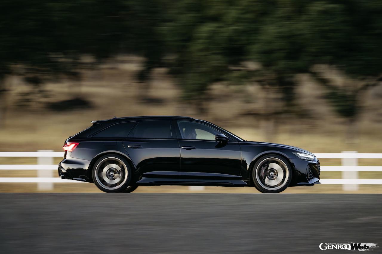 「アウディ RS 6 アバント performance」のエクステリア。