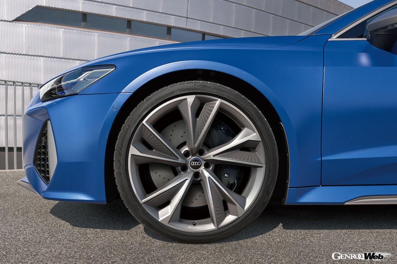 「アウディ RS 7 スポーツバック performance」のエクステリア。