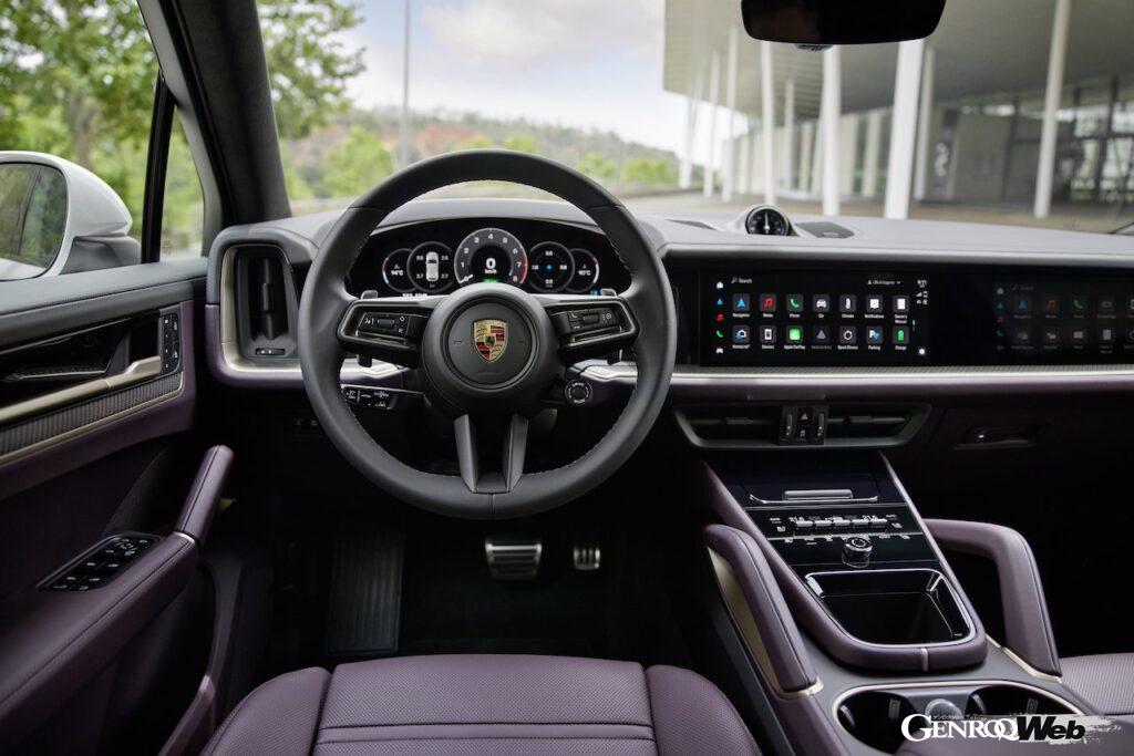 日本導入がスタートした「ポルシェ カイエン S E-ハイブリッド」のインテリア。
