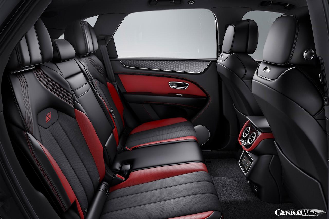 ベントレーのベストセラーSUV「ベンテイガ」が仕様と装備を見直し、様々な快適装備や新機能が新たに投入された。