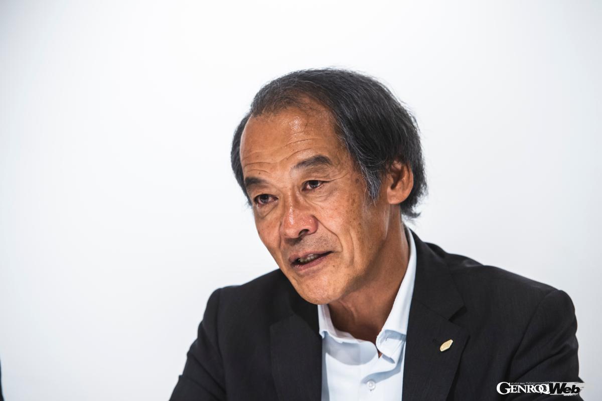 Abe BMW 品川サービスセンターの大澤アフターセールス・ゼネラル・マネージャーとBMWクラシックの魅力を語り合う。Abe BMWではデモカーとしてE46の320iを整備中という。