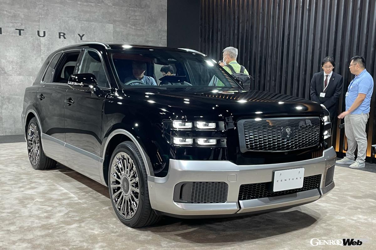 ブラックのボディはセンチュリー感がさらにアップ。塗装はまるで鏡のような光沢。