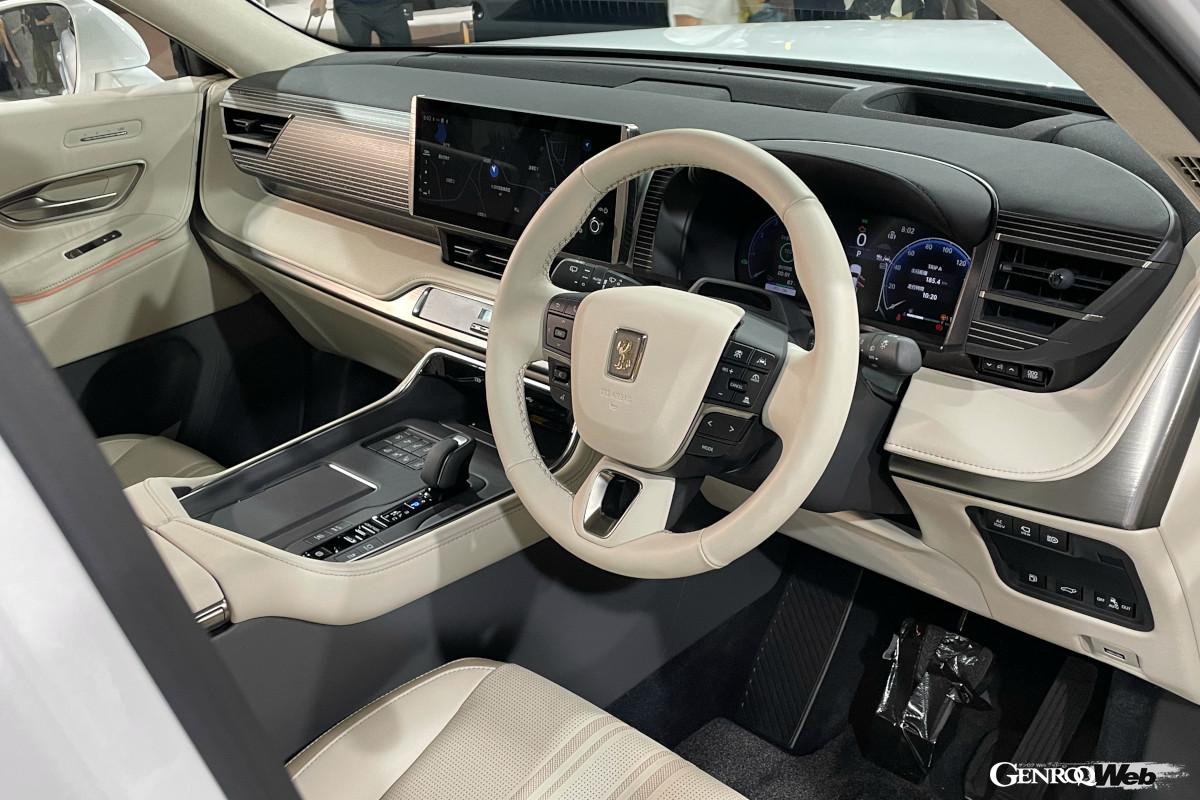 モダンで落ち着いた雰囲気の運転席。オーナーが自ら運転して楽しむのもいい。