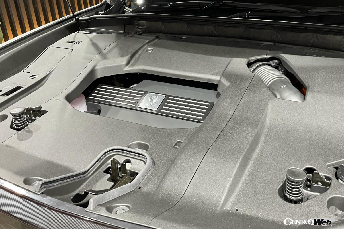 エンジンは3.5リッターのV6にモーターを組み合わせたPHEV。