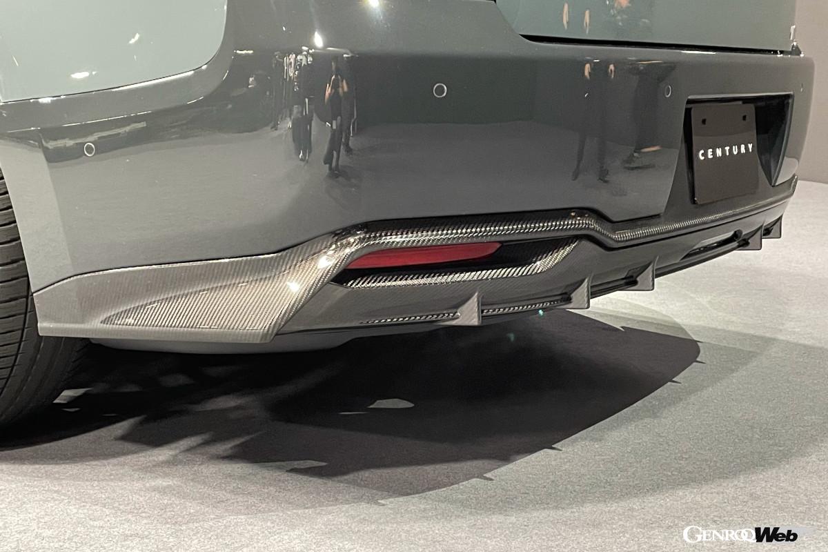 GRMNバージョンも登場。カーボン製のエアロパーツや専用のホイール、ブレーキなどを装着。