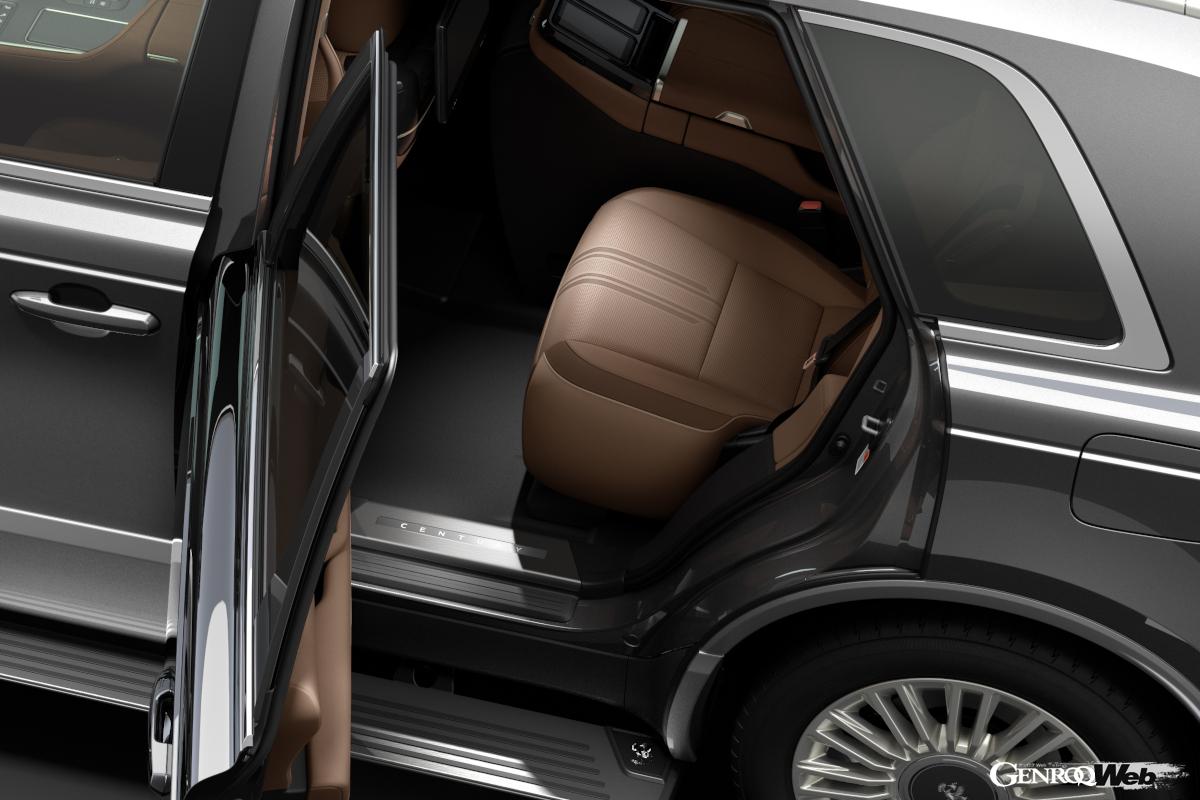 新時代のショーファーカーのあり方を提案するセンチュリー。一方のロールス・ロイスは快適な後席を提供することに慣れている。