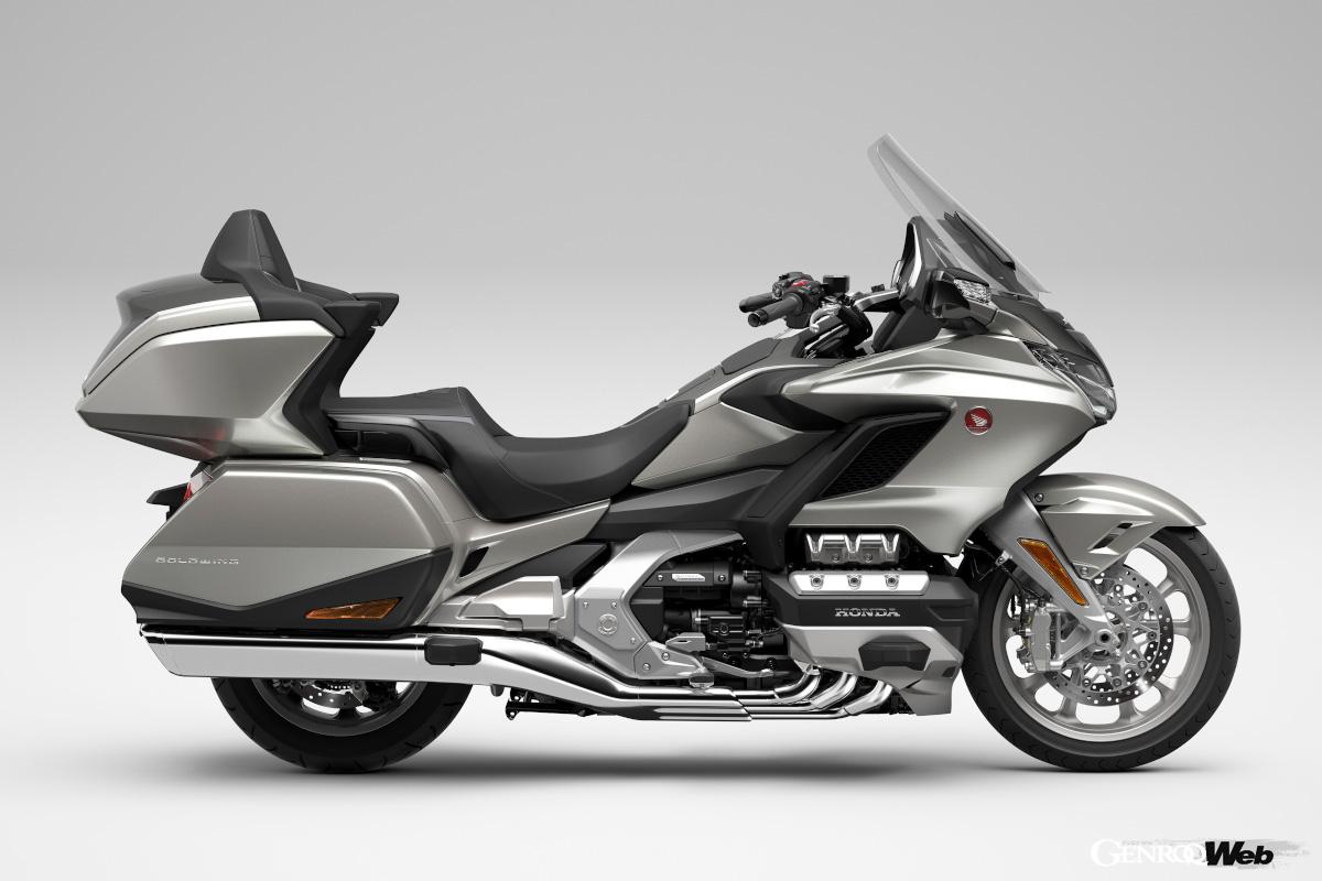 1988年の4代目でボクサー6へと進化した「ホンダ ゴールドウイング」。2017年に6代目となって2023年現在に至るまで、ボクサー6を搭載し続けている。ホンダの最上級ツアラーとして、世界中のライダーから羨望の眼差しを向けられるモデルである。