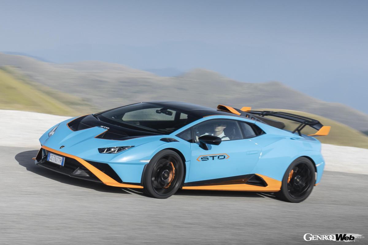 公道走行が可能なスーパートロフェオ「ウラカン STO」。