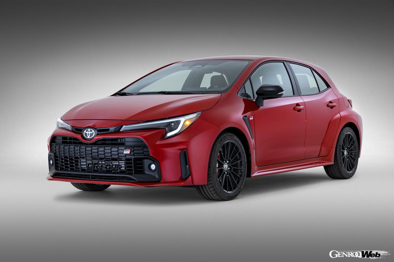 パフォーマンスハッチバック「GRカローラ」2024年モデルのエクステリア。