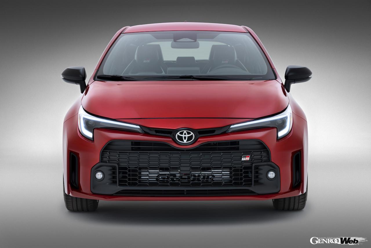 パフォーマンスハッチバック「GRカローラ」2024年モデルのエクステリア。