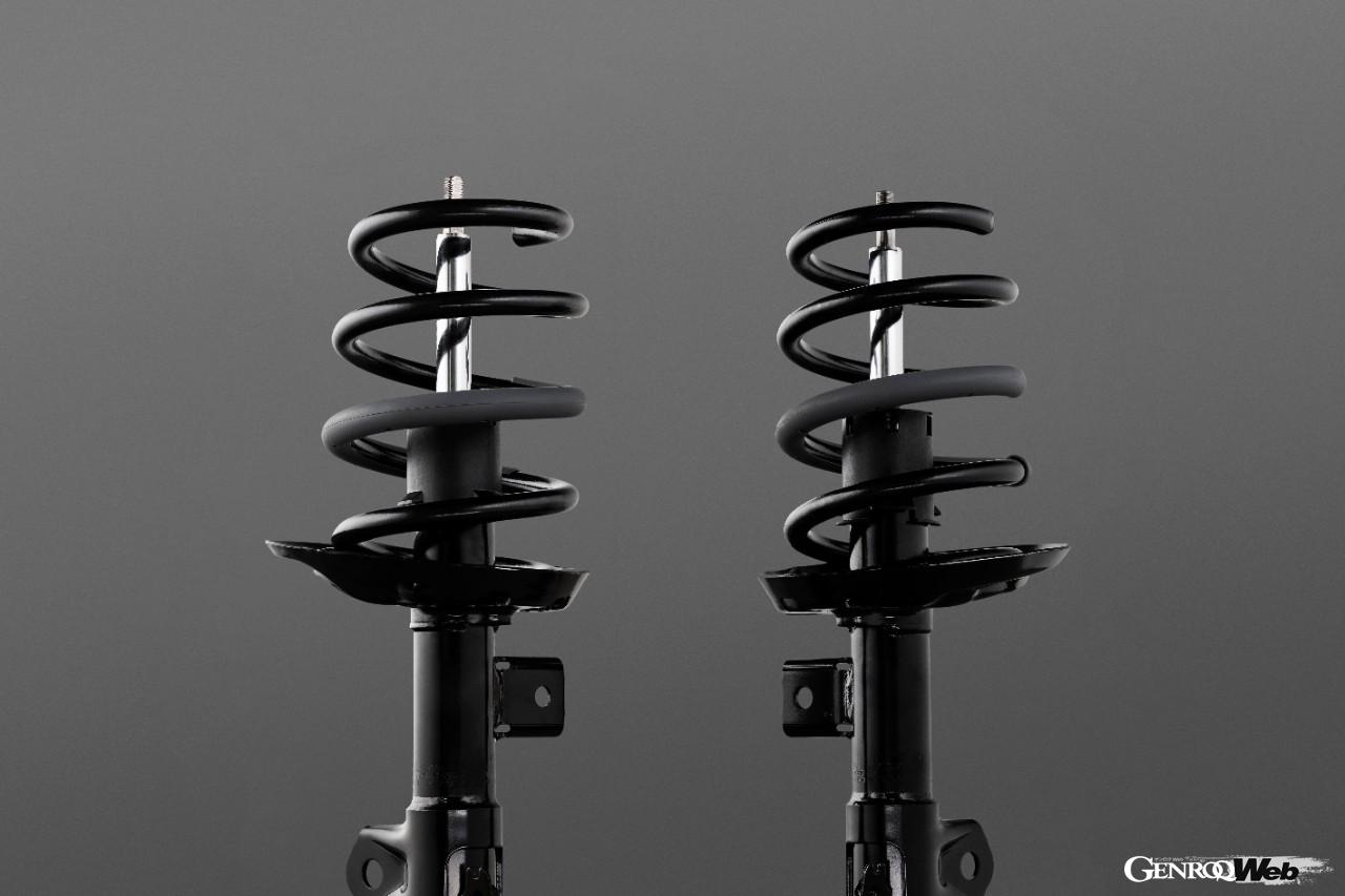 2024年モデルから、GRカローラ用「パフォーマンス・ローダウンスプリング」と「パフォーマンス・ショック」を追加。