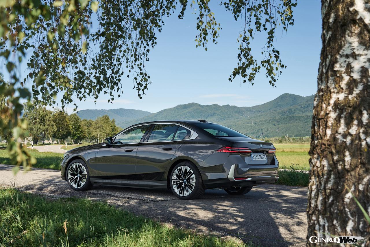 プラグインハイブリッド仕様「BMW 530e セダン」のエクステリア。