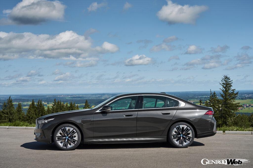 プラグインハイブリッド仕様「BMW 530e セダン」のエクステリア。