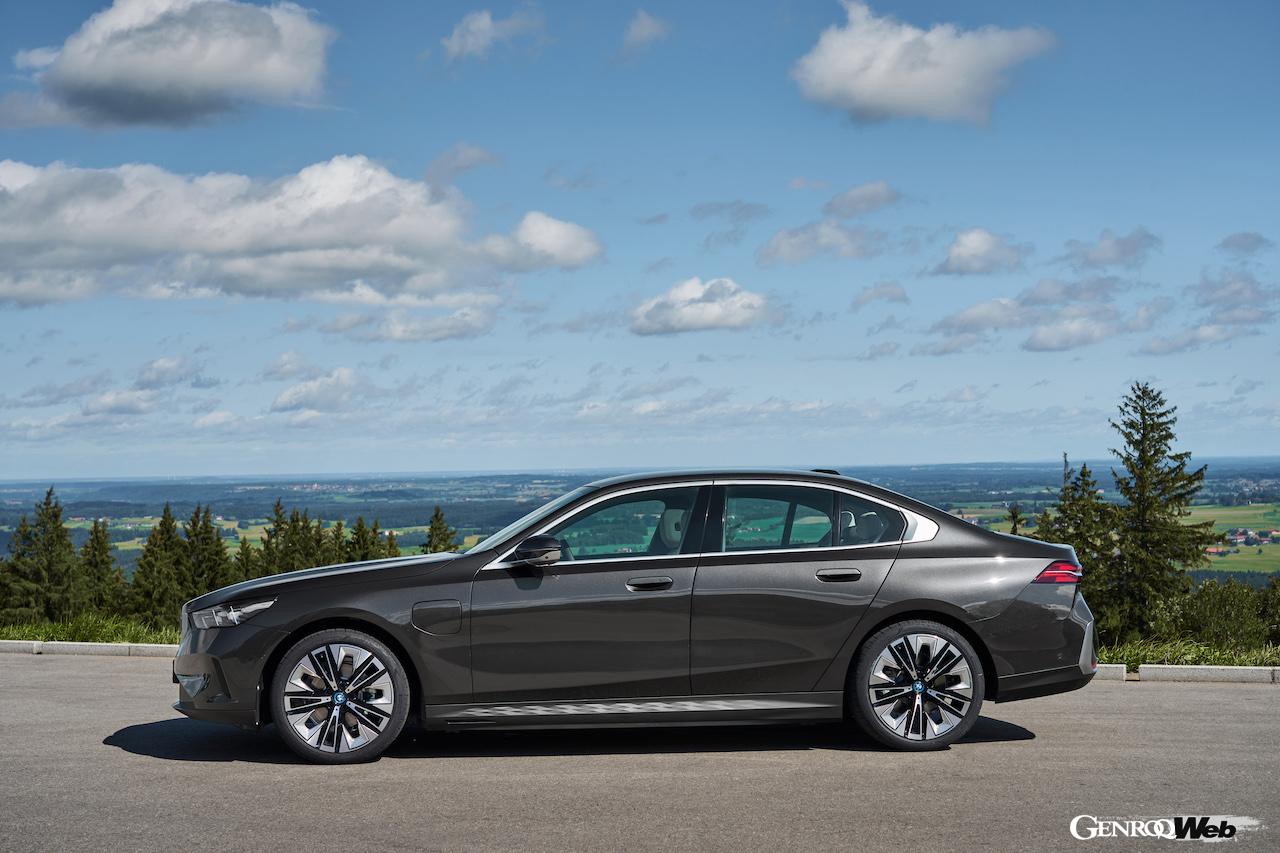 プラグインハイブリッド仕様「BMW 530e セダン」のエクステリア。