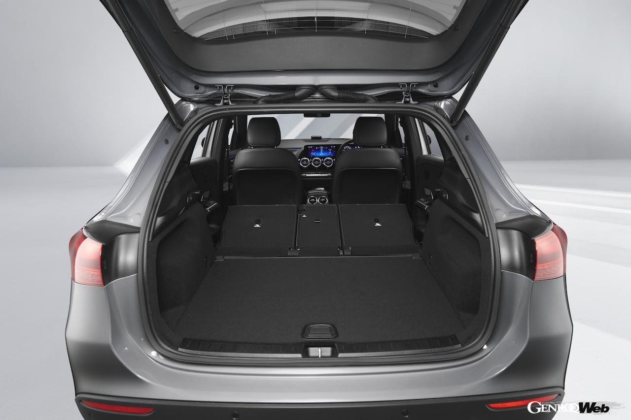 「メルセデス・ベンツ GLA」改良新型のラゲッジルーム。