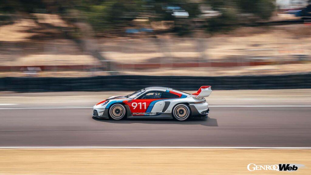 限定77台が製造されるトラックカー「ポルシェ 911 GT3 R レンシュポルト」の走行シーン。